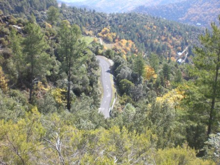 Vue au dessus d'une route en vallée Française
